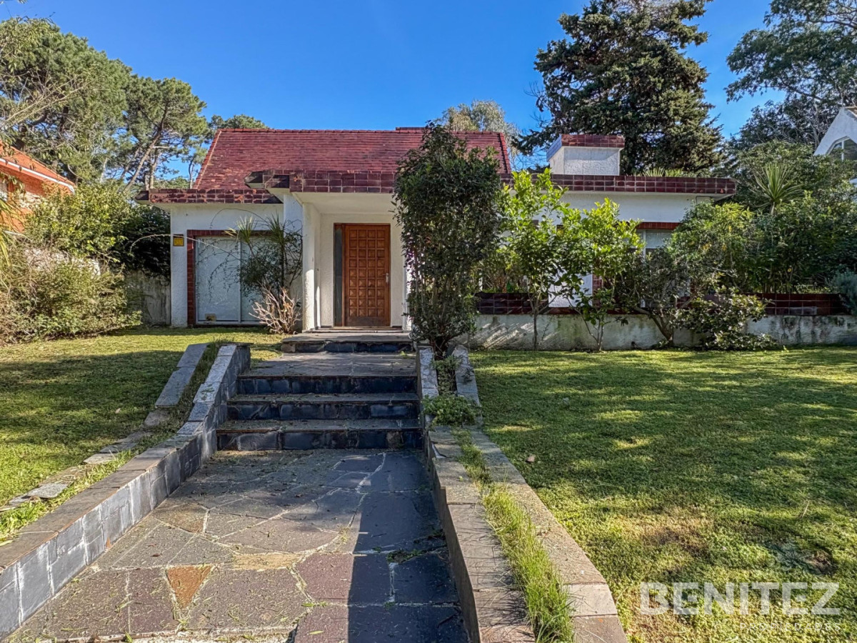 Casa ID.9713 - Playa Brava a 350 metros del Mar. Casa de 4 dormitorios.