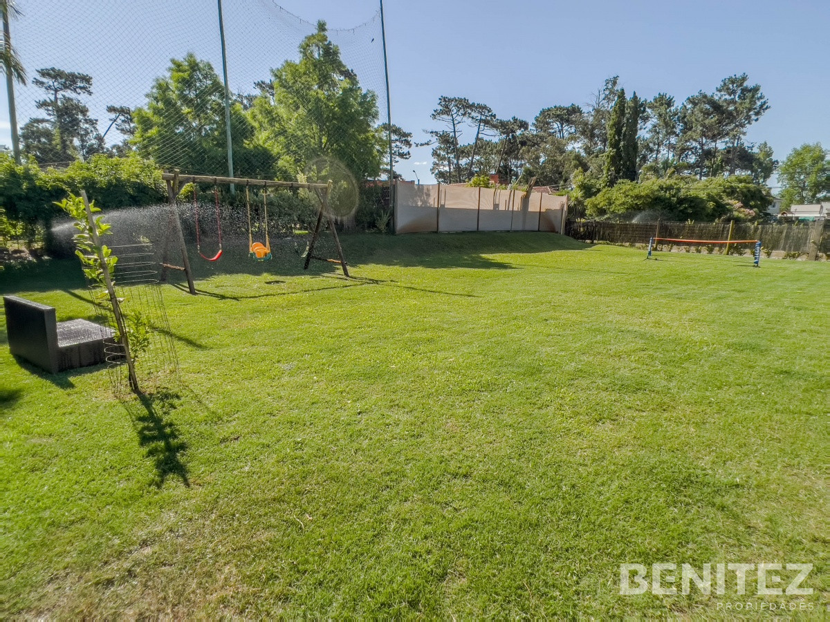 Casa ID.8694 - Moderna Casa con piscina climatizada. Barrio Marly. Proxima a Punta Shopping.