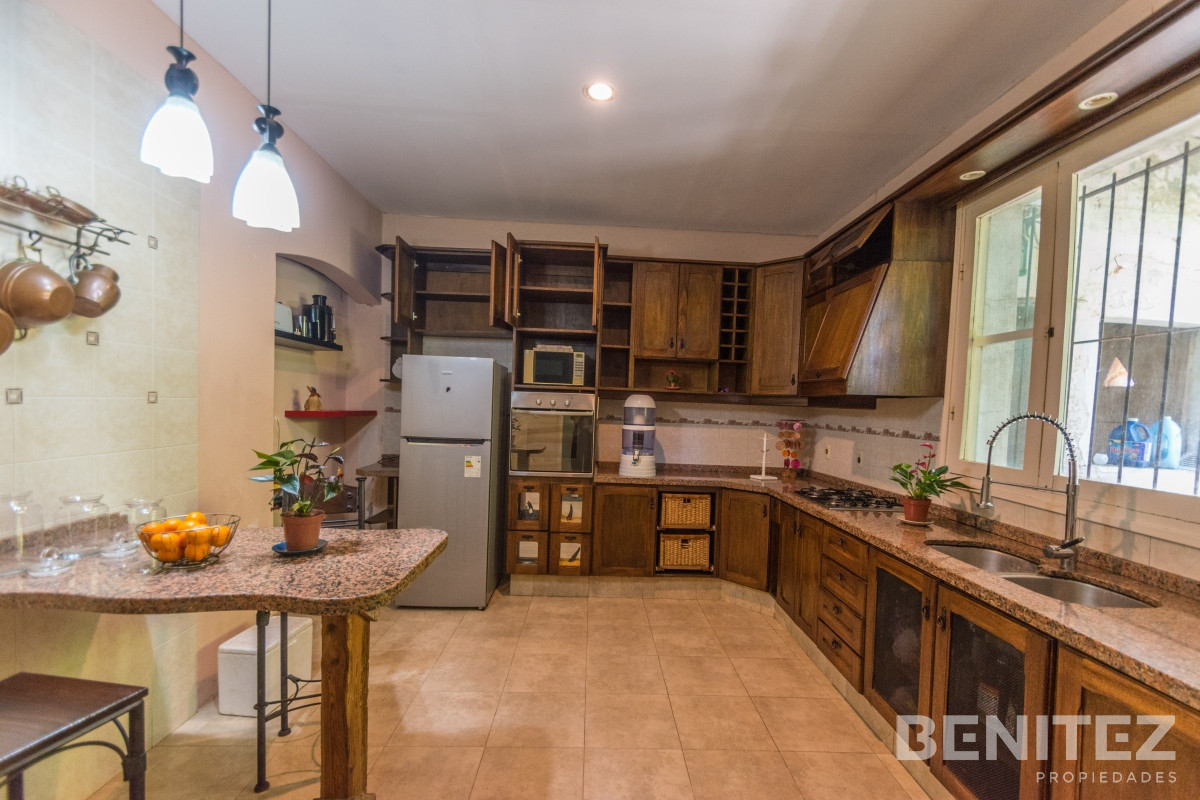 Casa ID.9417 - CASA DE 4 DORMITORIOS EN VENTA