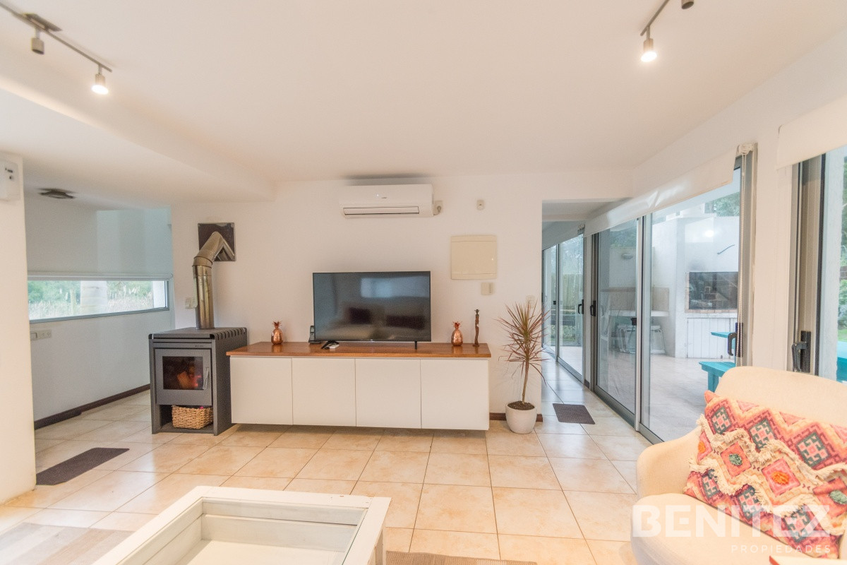 Casa ID.9179 - Casa en Rincon del Indio. Diseño minimalista. Super funcional.