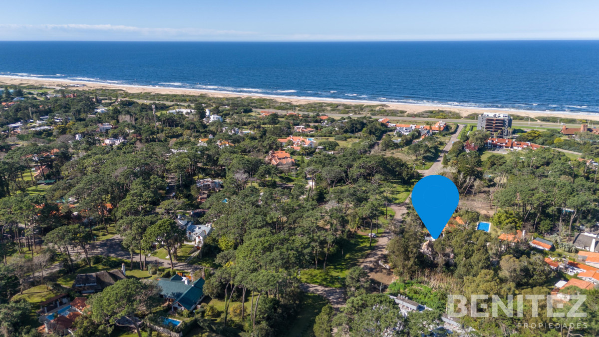 Casa ID.9713 - Playa Brava a 350 metros del Mar. Casa de 4 dormitorios.