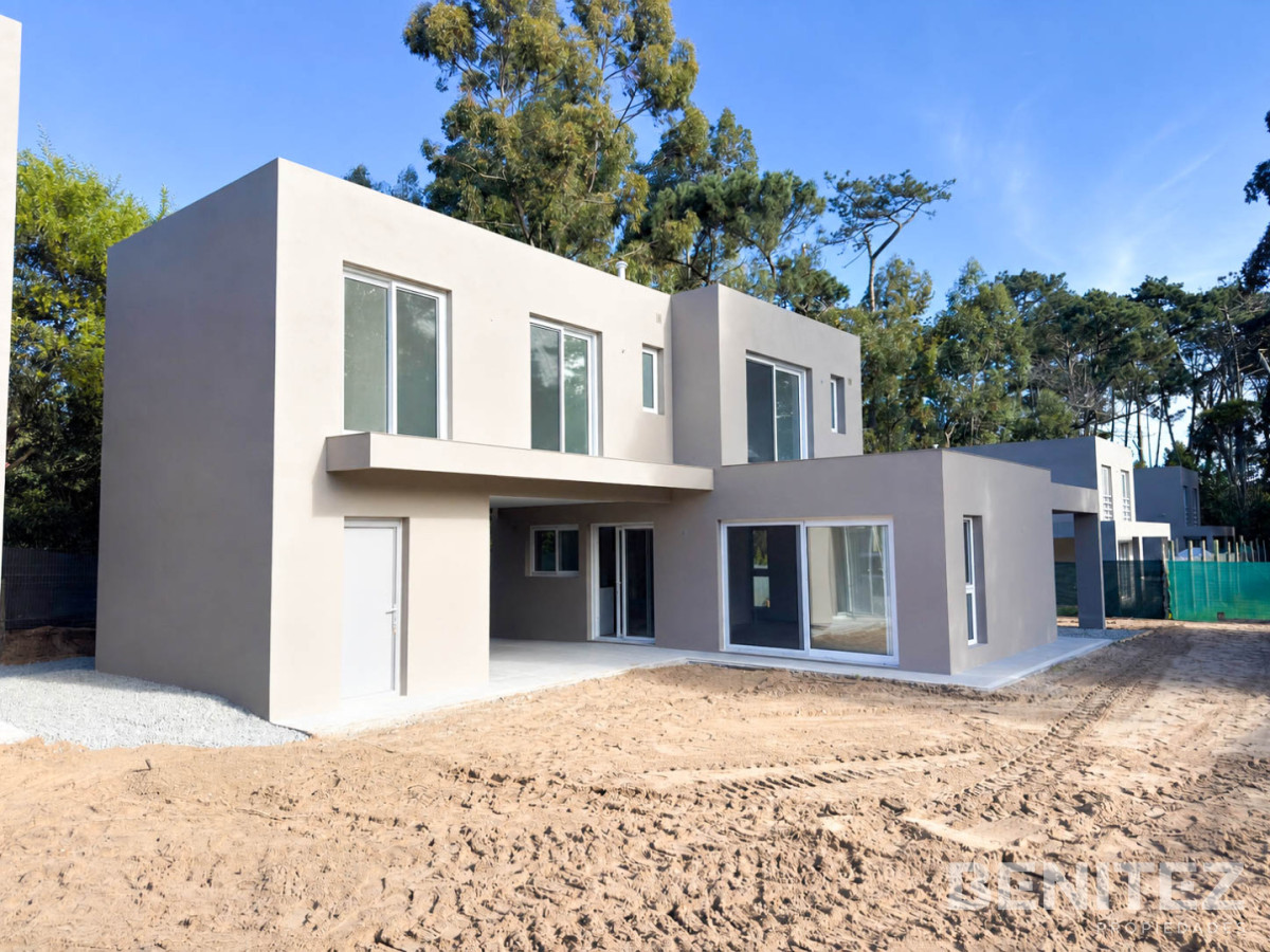 Casa ID.9427 - Santa Barbara. Modernas casas a estrenar en Parque Burnett