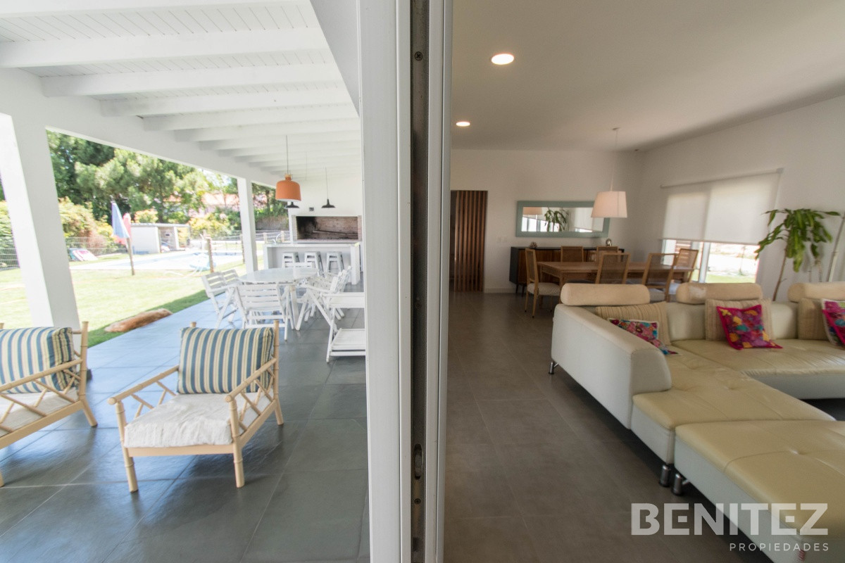 Casa ID.8694 - Moderna Casa con piscina climatizada. Barrio Marly. Proxima a Punta Shopping.
