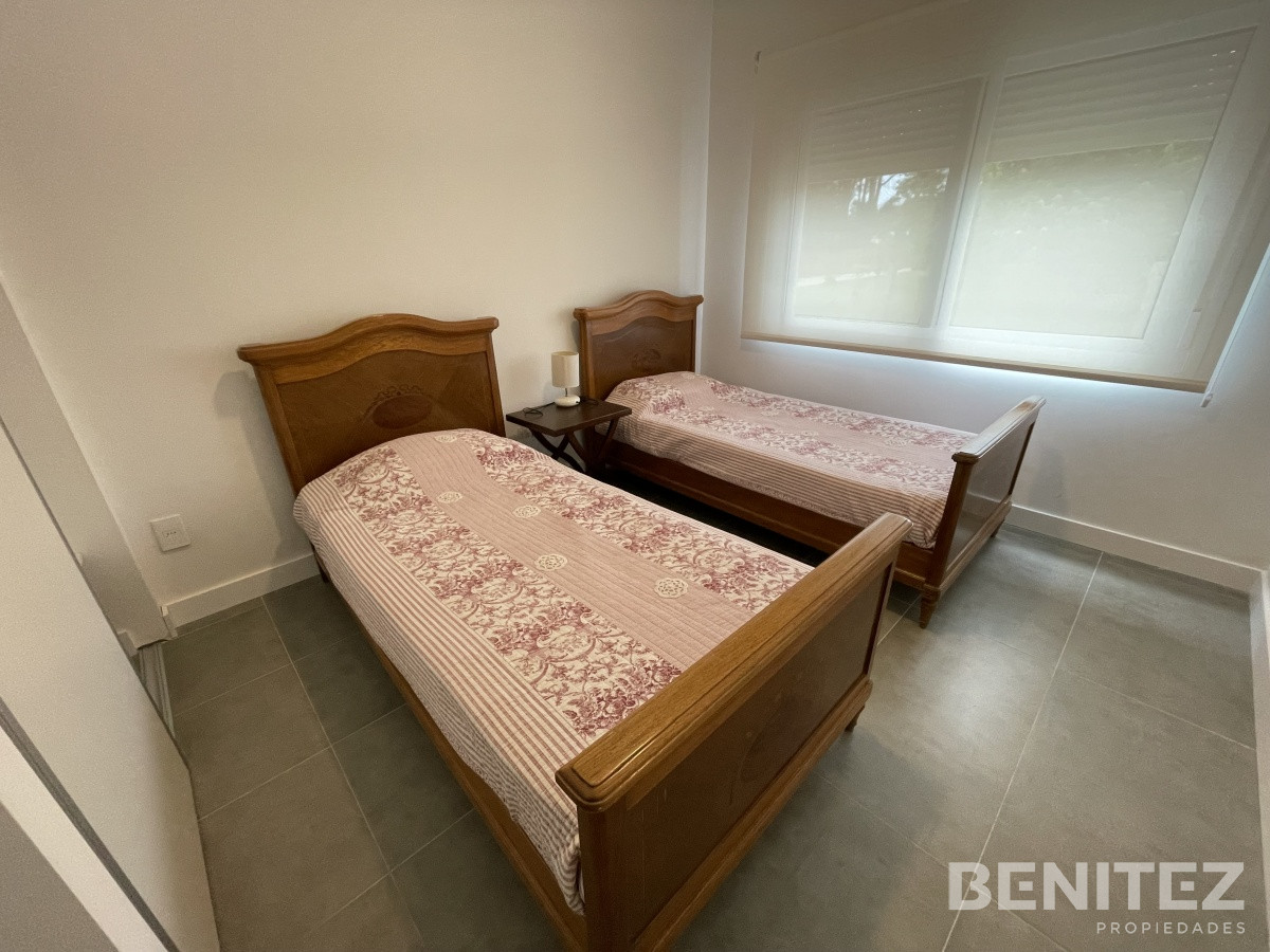 Casa ID.8694 - Moderna Casa con piscina climatizada. Barrio Marly. Proxima a Punta Shopping.