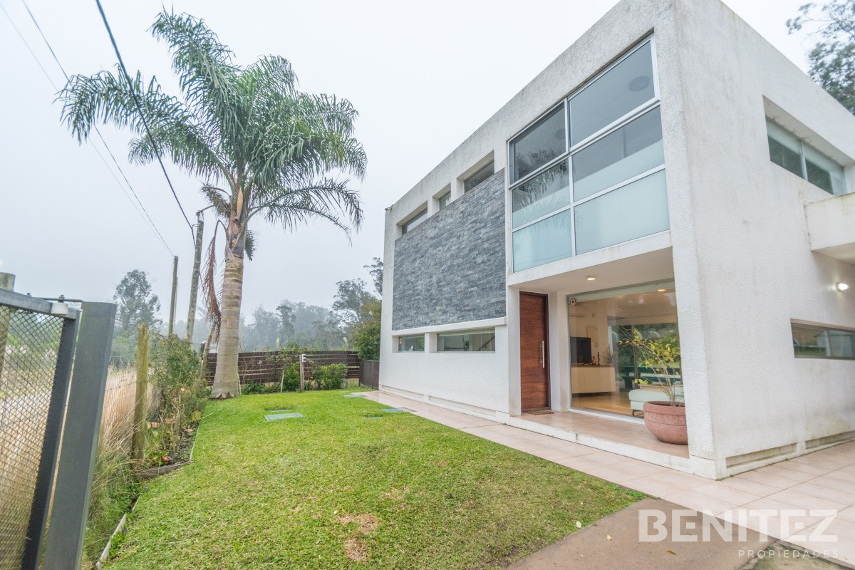 Casa ID.9179 - Casa en Rincon del Indio. Diseño minimalista. Super funcional.