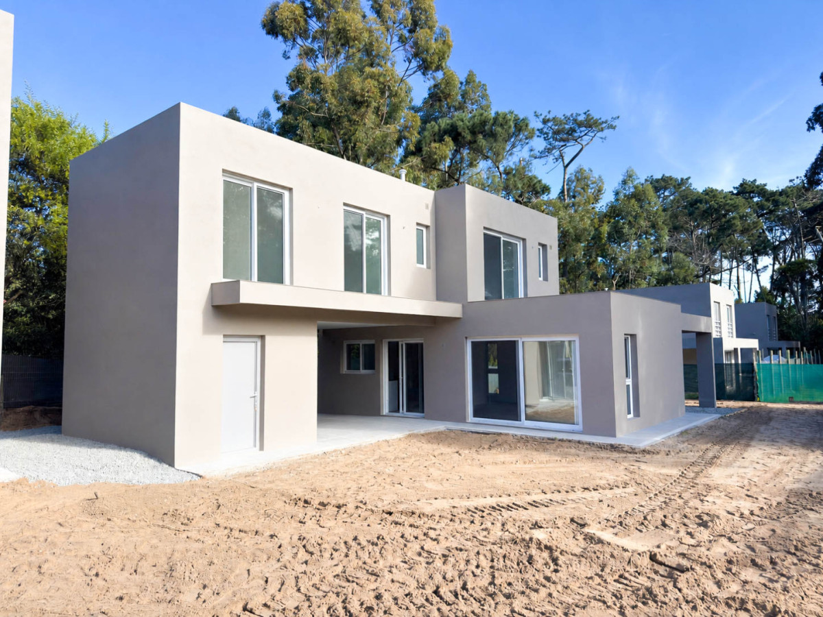 Santa Barbara. Modernas casas a estrenar en Parque Burnett