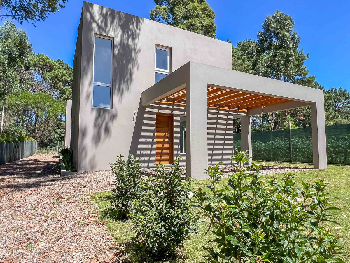 Santa Barbara. Modernas casas a estrenar en Parque Burnett