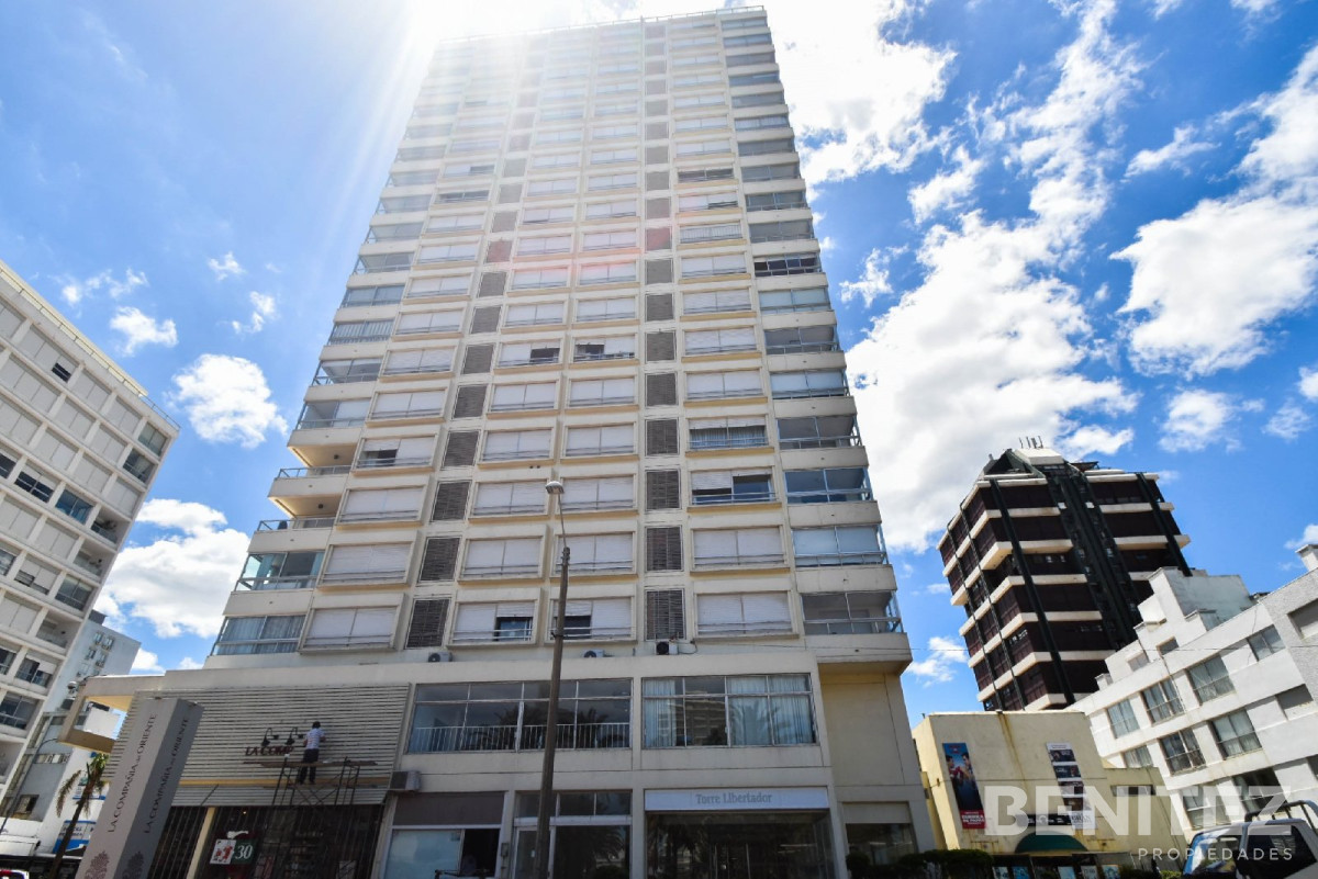 Apartamento ID.1429 - Vista al Puerto. Amplio apartamento de 1 dormitorio y medio.
