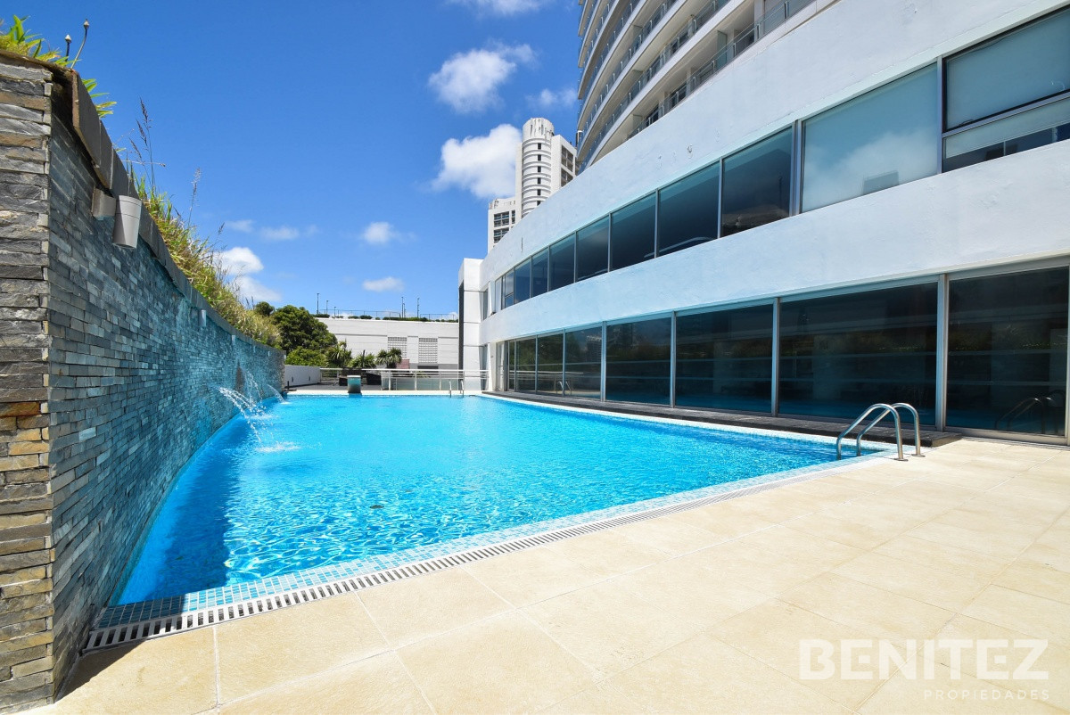 Apartamento ID.5998 - Seasons Tower piso alto! 2 dormitorios con espectacular vista. Playa Mansa
