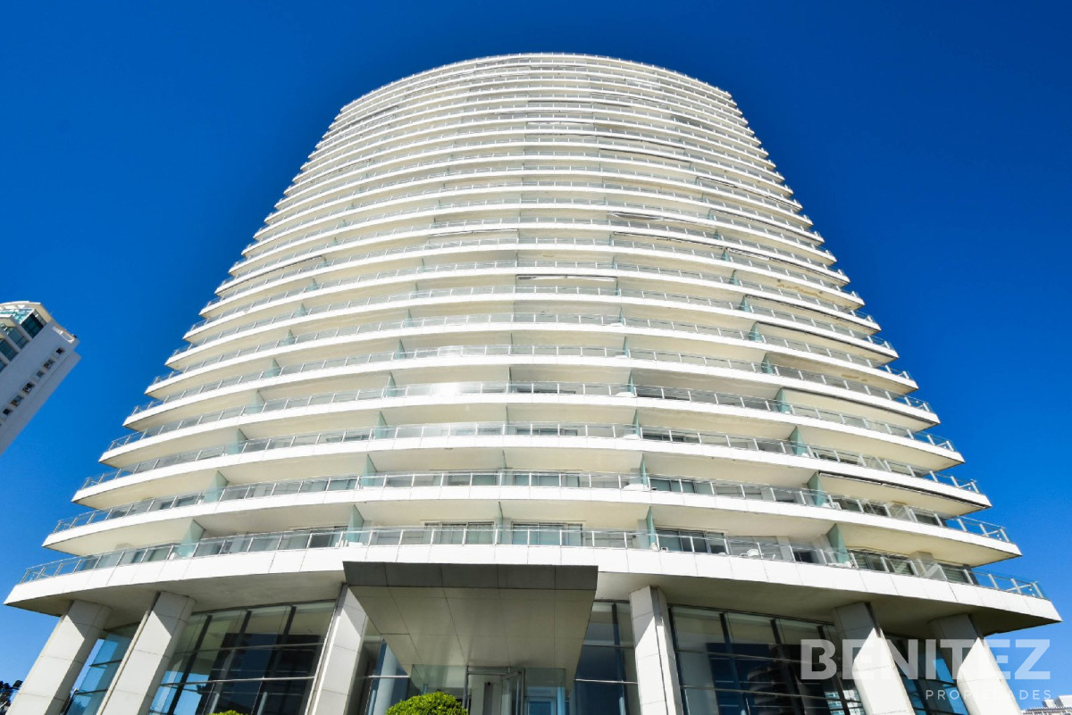 Apartamento ID.5998 - Seasons Tower piso alto! 2 dormitorios con espectacular vista. Playa Mansa