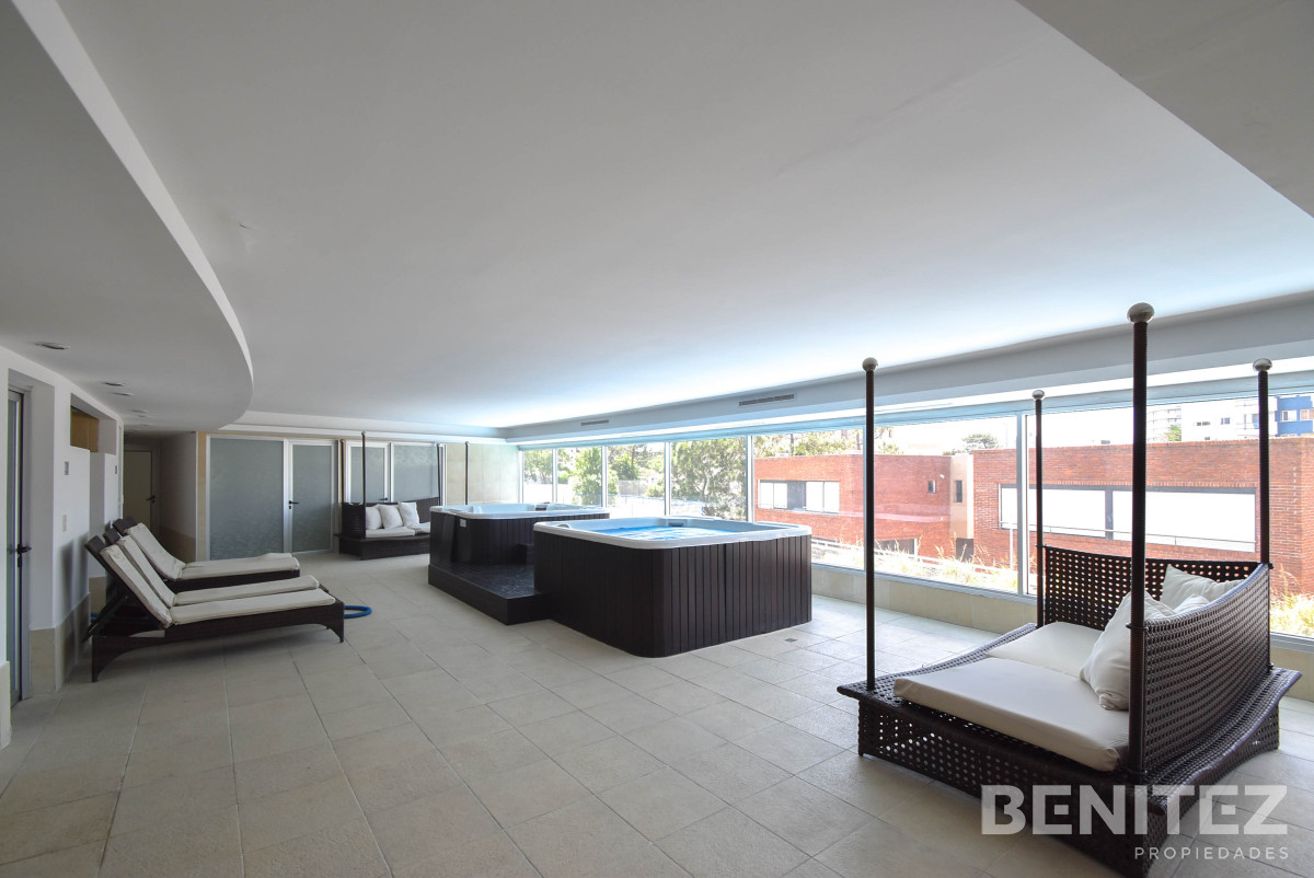 Apartamento ID.5998 - Seasons Tower piso alto! 2 dormitorios con espectacular vista. Playa Mansa