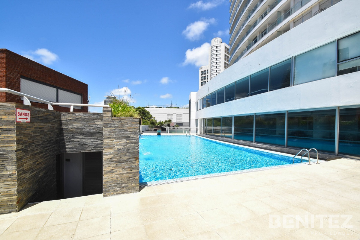 Apartamento ID.5998 - Seasons Tower piso alto! 2 dormitorios con espectacular vista. Playa Mansa