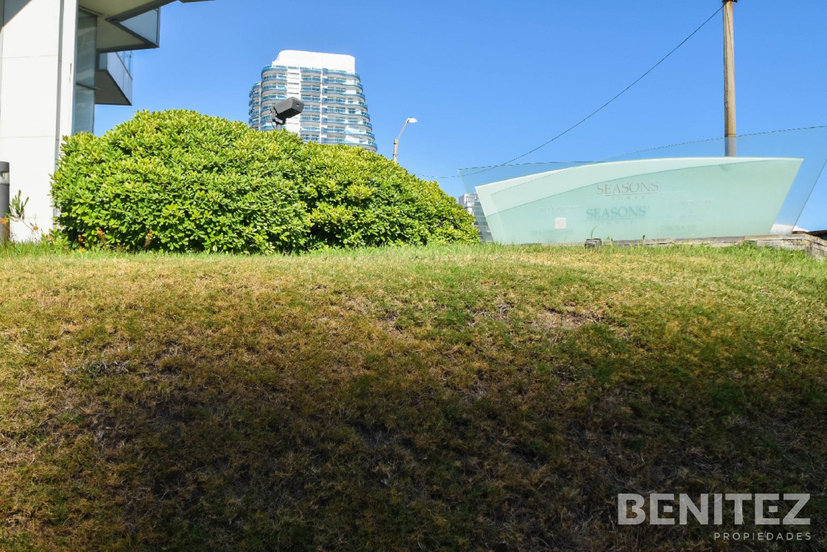 Apartamento ID.5998 - Seasons Tower piso alto! 2 dormitorios con espectacular vista. Playa Mansa