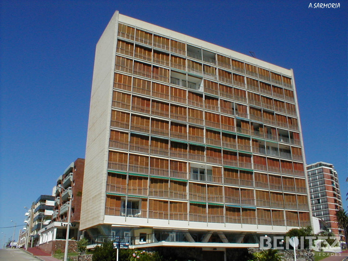 Apartamento ID.7354 - Único! Primera fila al Puerto. Amplio living. 1 dorm + 2 baños. 
