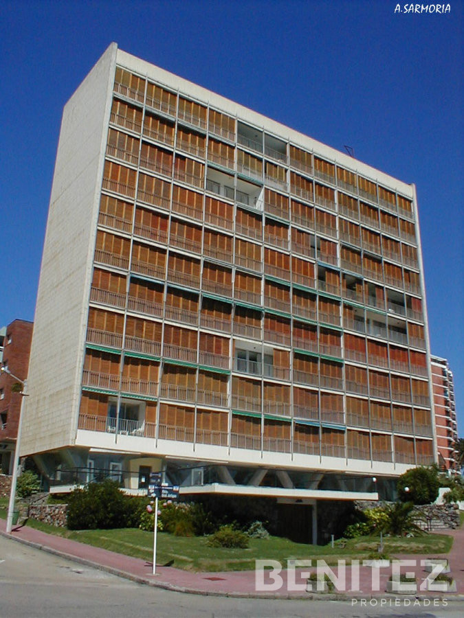 Apartamento ID.7354 - Único! Primera fila al Puerto. Amplio living. 1 dorm + 2 baños. 