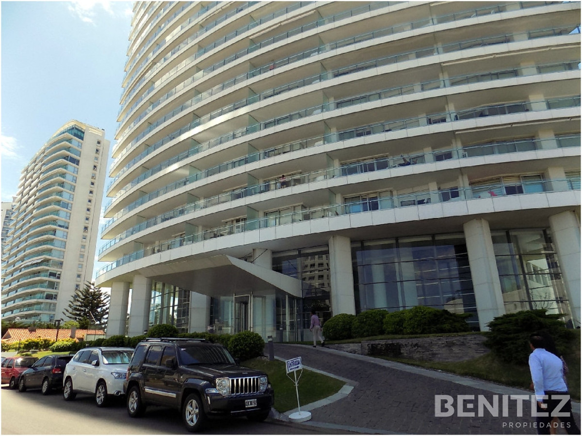 Apartamento ID.5998 - Seasons Tower piso alto! 2 dormitorios con espectacular vista. Playa Mansa