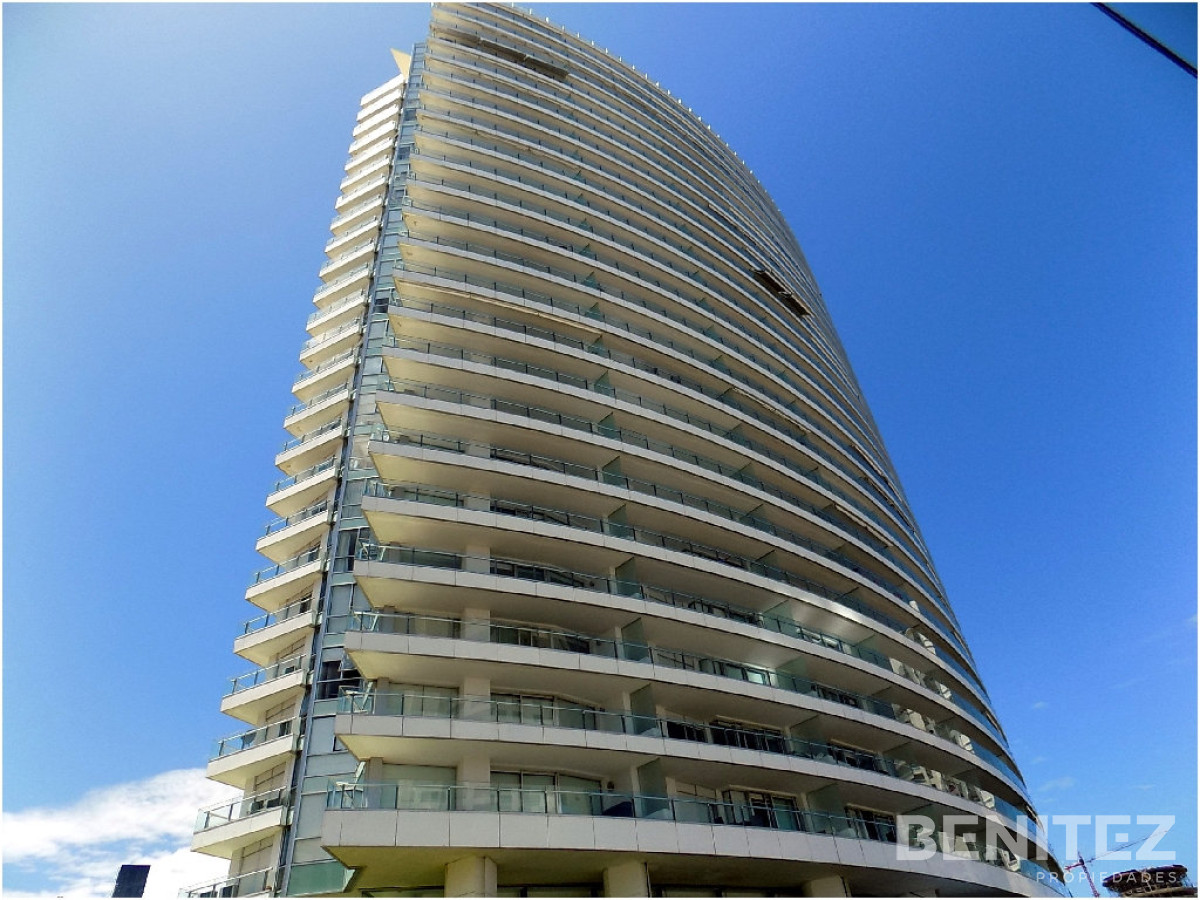 Apartamento ID.5998 - Seasons Tower piso alto! 2 dormitorios con espectacular vista. Playa Mansa