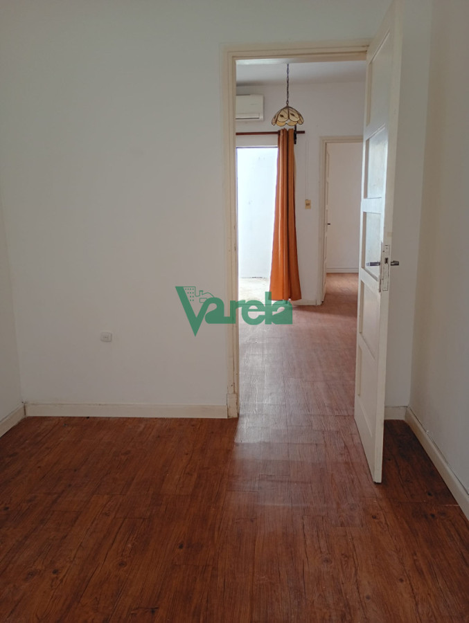 Apartamento ID.21781 - Venta apartamento, Malvín, 2 dorm, 1 baños, patio, a metros de la Rambla