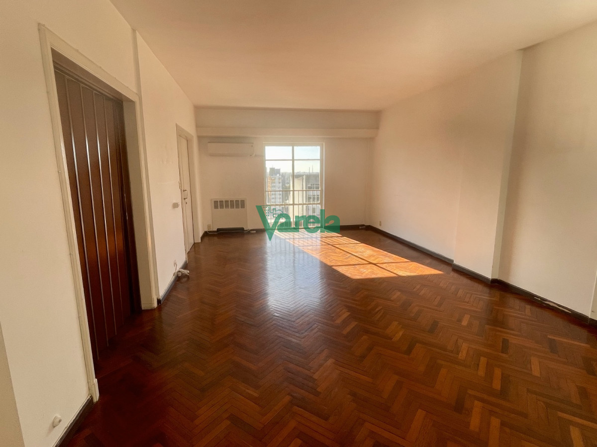Apartamento ID.22833 - Apartamento alquiler Cordon sobre 18 de Julio 3 dormitorios y serv