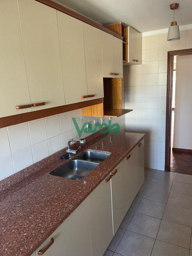 Apartamento ID.21871 - Venta apartamento Malvín 2dorm amplio,2 baños, gje, finas terminaciones