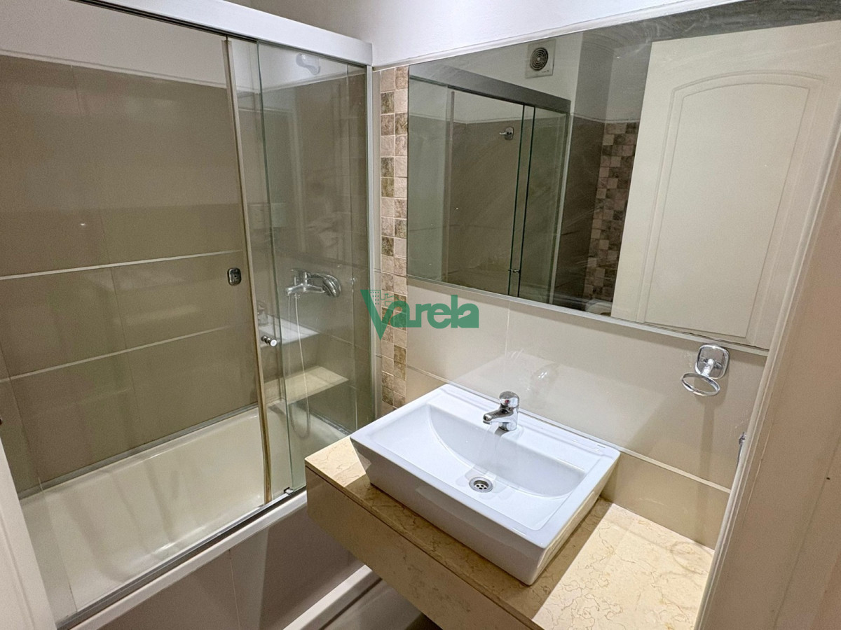 Apartamento ID.22847 - Apartamento en alquiler Pocitos, tres dormitorios 2 baños y garage