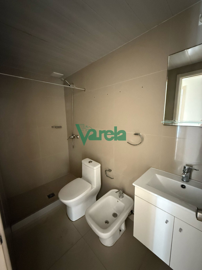 Apartamento ID.22575 - Venta Apartamento 2 dormitorios 1 baño Garage Tres Cruces Porteria