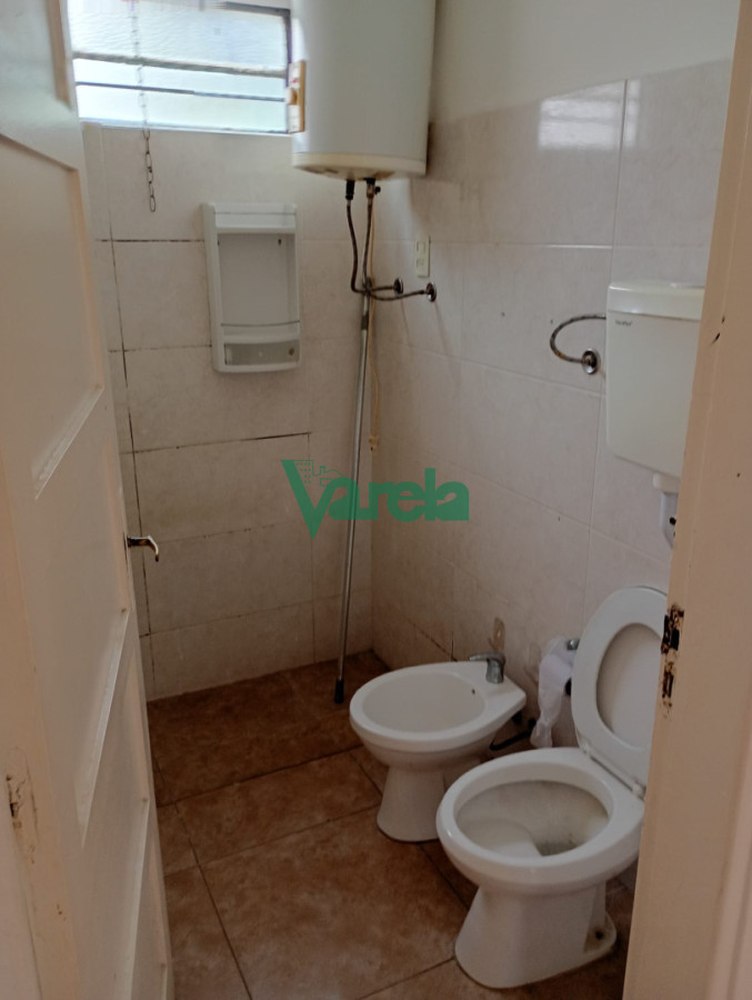 Apartamento ID.21781 - Venta apartamento, Malvín, 2 dorm, 1 baños, patio, a metros de la Rambla