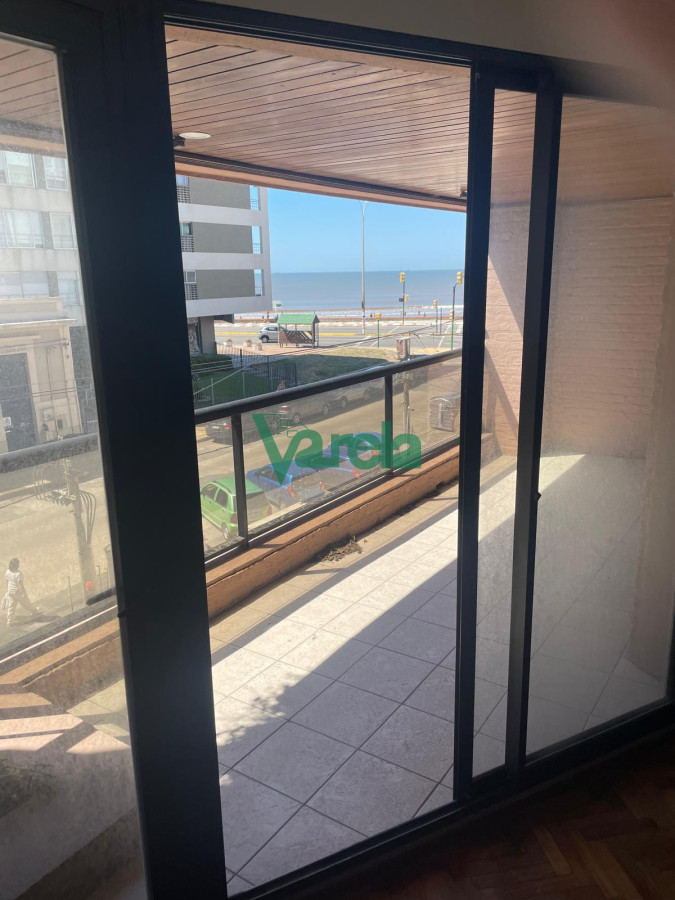 Apartamento ID.21871 - Venta apartamento Malvín 2dorm amplio,2 baños, gje, finas terminaciones