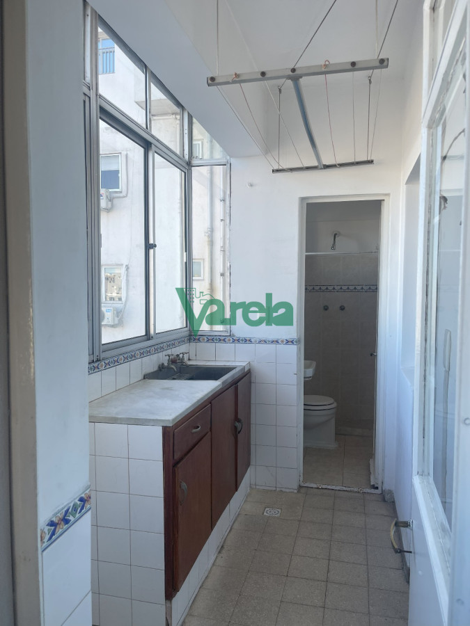 Apartamento ID.22833 - Apartamento alquiler Cordon sobre 18 de Julio 3 dormitorios y serv