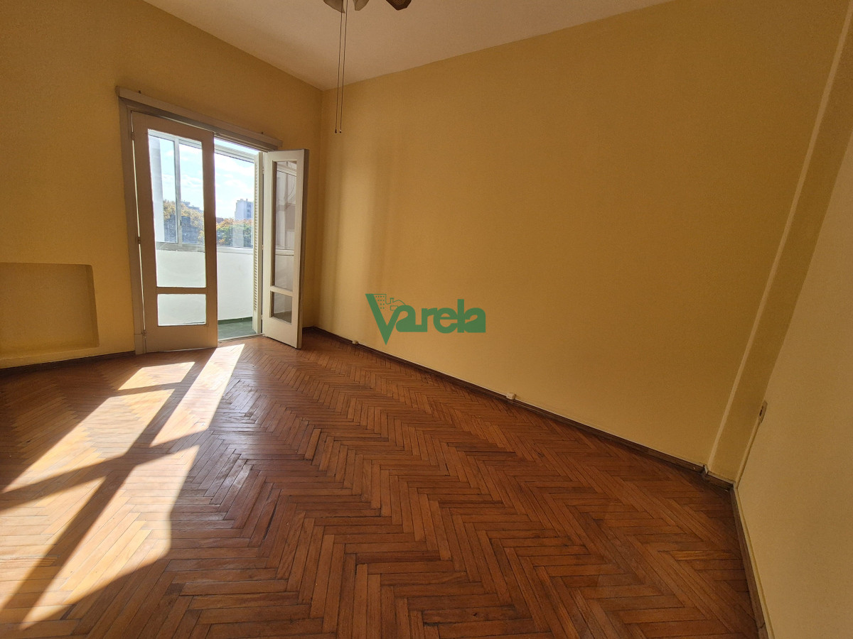 Apartamento ID.22633 - Apartamento en alquiler en Cordon a metros de 18, 2 dormitorios, terraza, servicio
