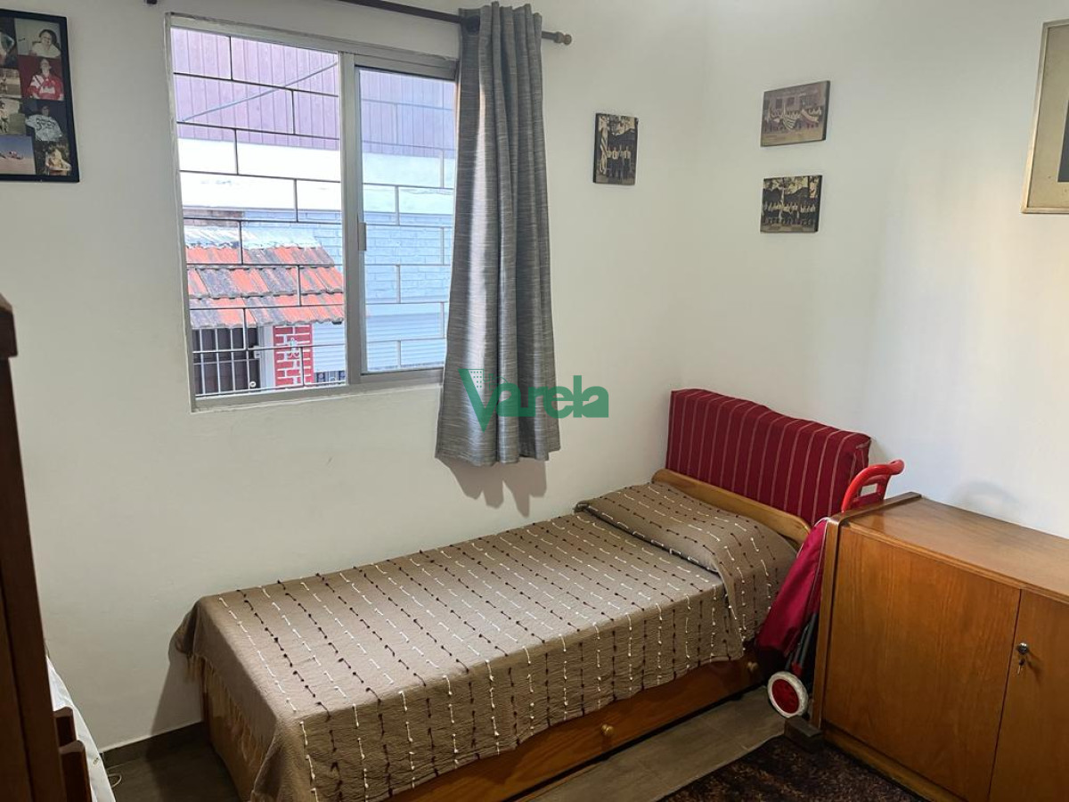 Apartamento ID.21781 - Venta apartamento, Malvín, 2 dorm, 1 baños, patio, a metros de la Rambla
