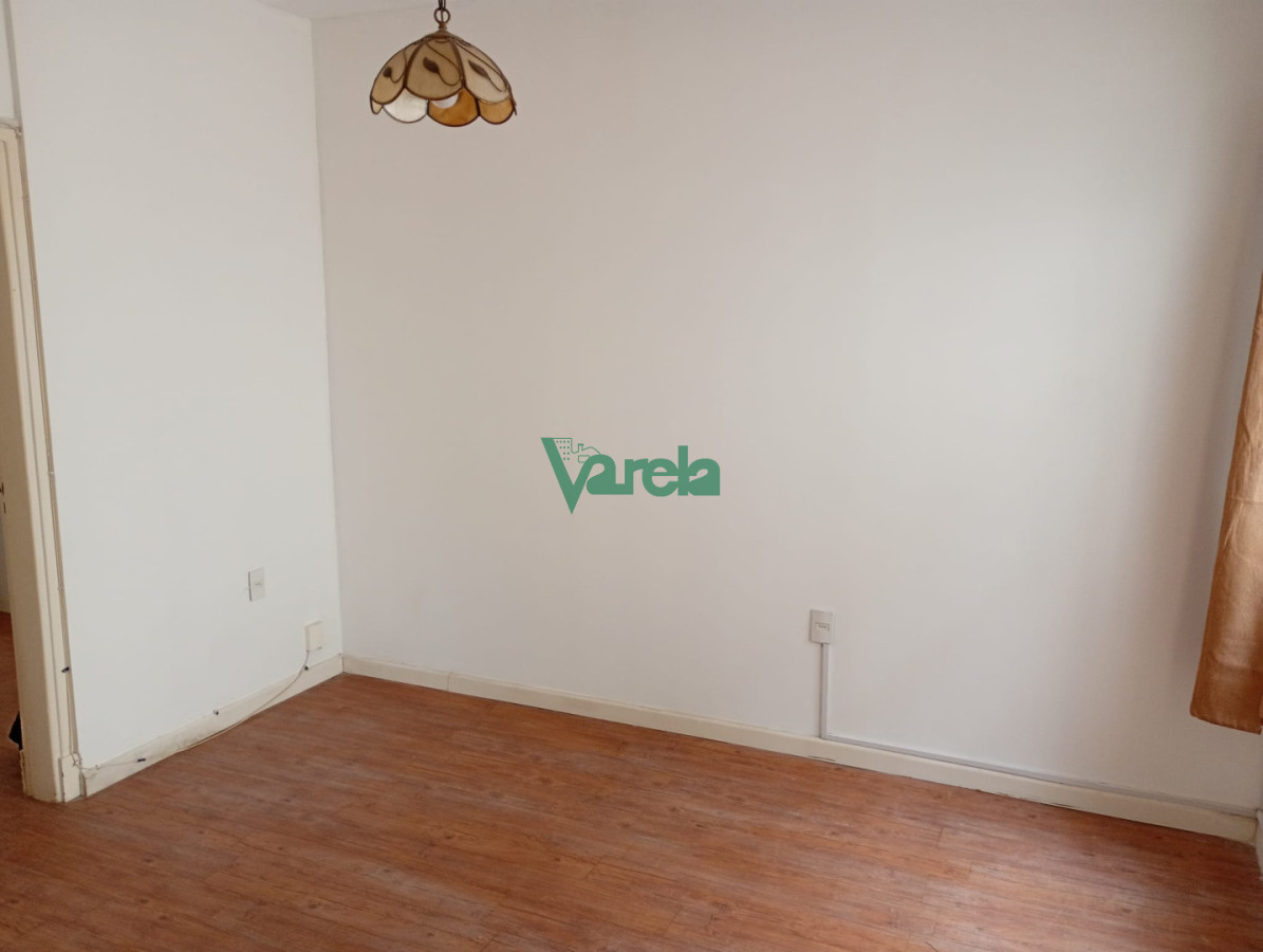 Apartamento ID.21781 - Venta apartamento, Malvín, 2 dorm, 1 baños, patio, a metros de la Rambla