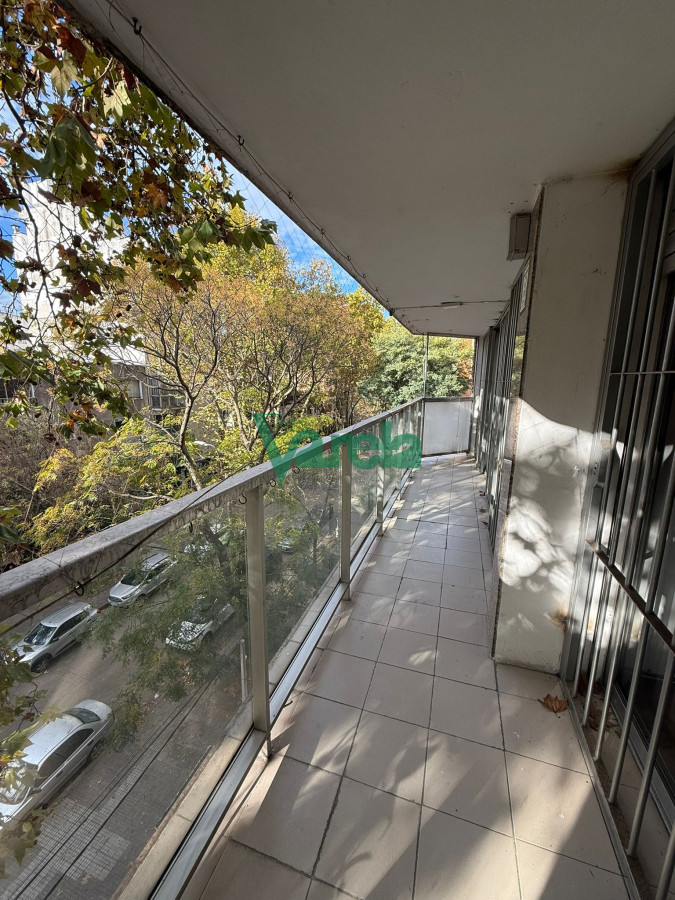 Apartamento ID.22618 - Venta Apartamento 3 Dormitorios Servicio Garage Box Pocitos