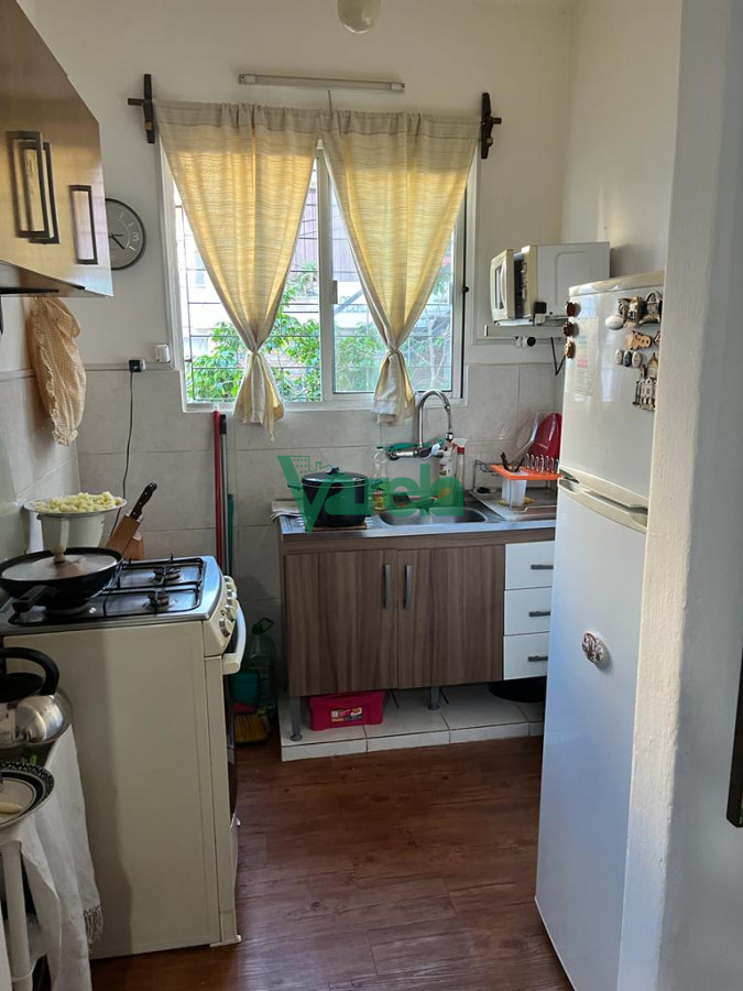 Apartamento ID.21781 - Venta apartamento, Malvín, 2 dorm, 1 baños, patio, a metros de la Rambla