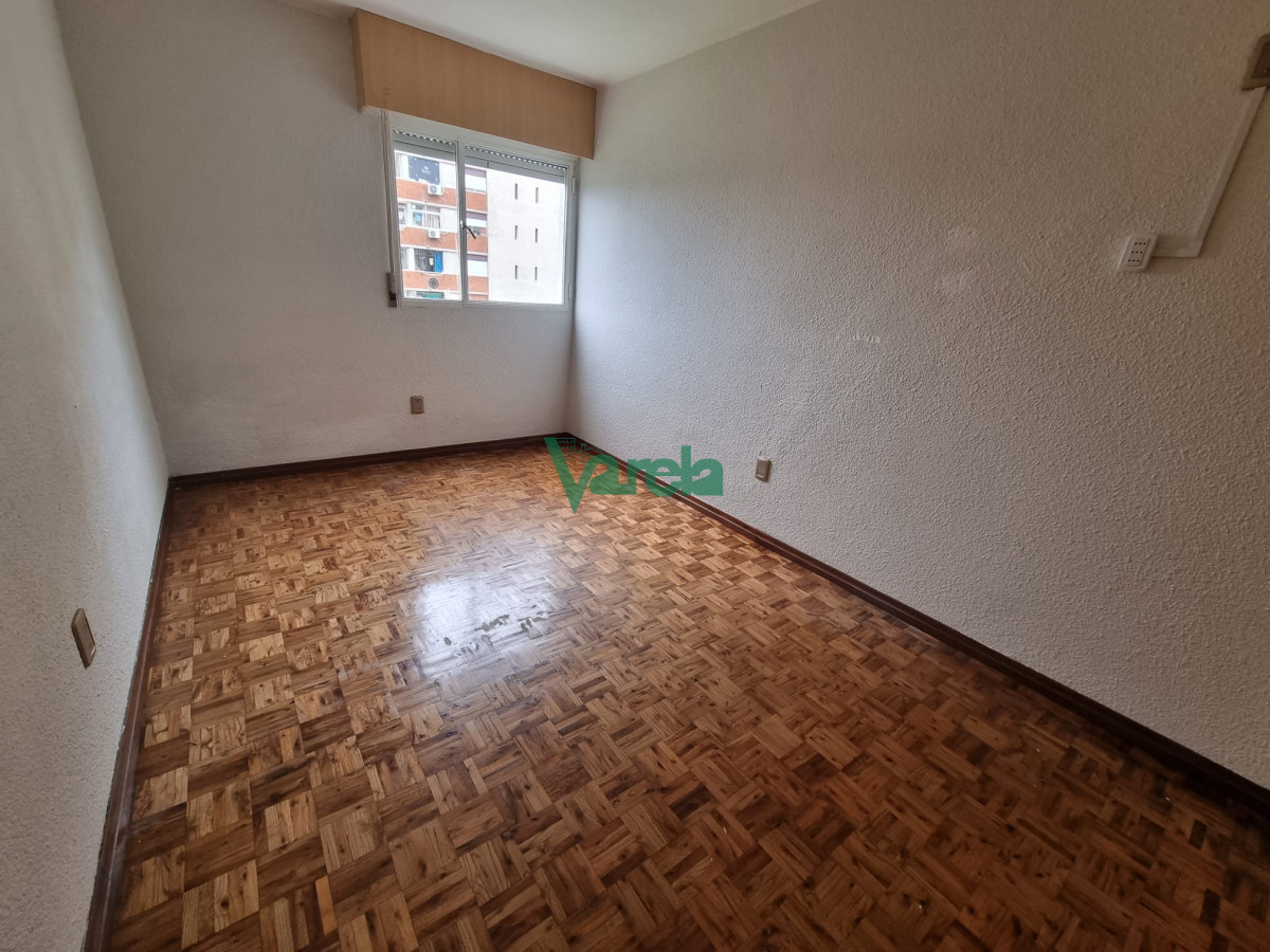 Apartamento ID.21982 - Apartamento venta, Parque Posadas Prado, 4 dormitorios 2 baños
