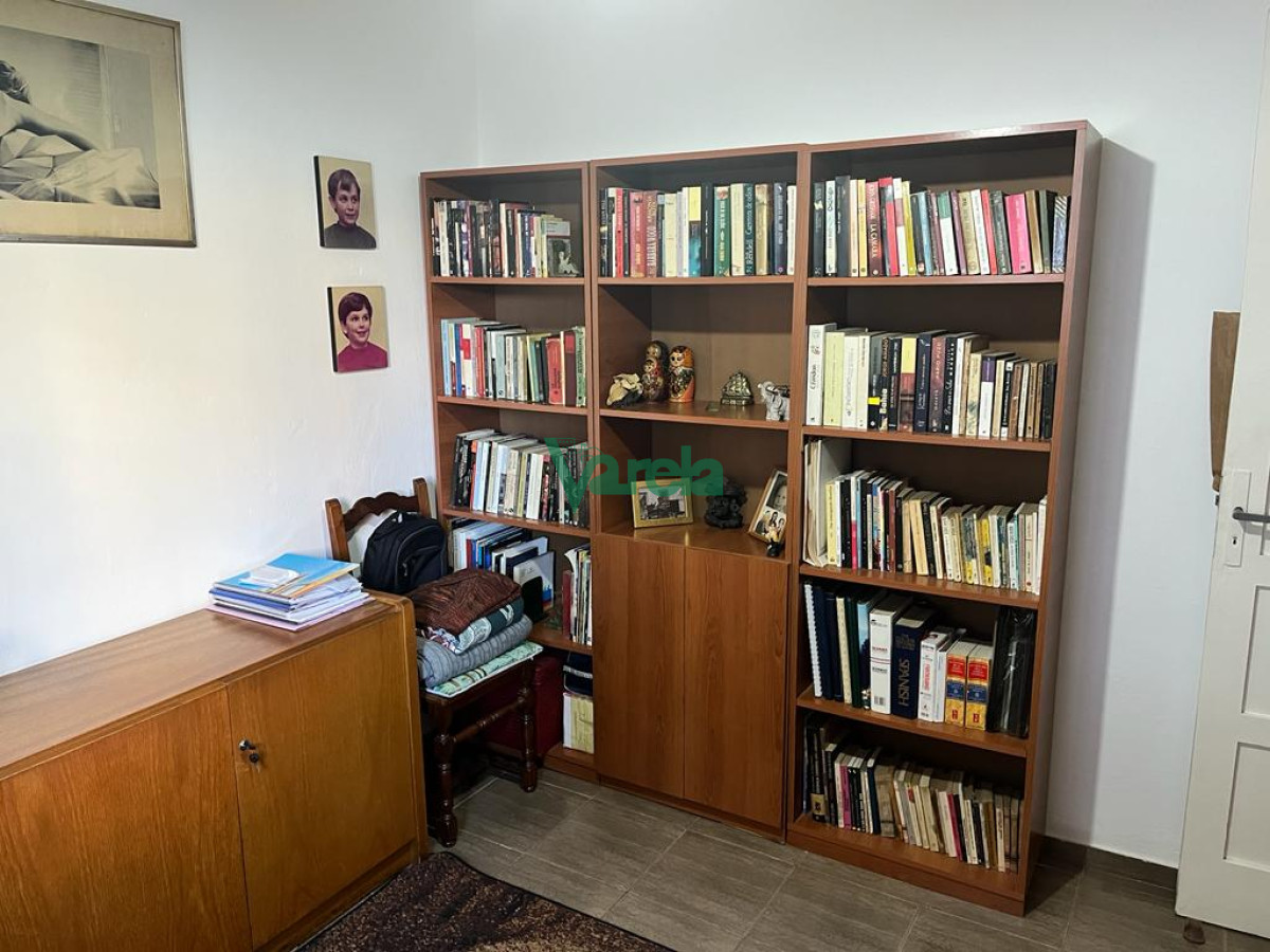 Apartamento ID.21781 - Venta apartamento, Malvín, 2 dorm, 1 baños, patio, a metros de la Rambla