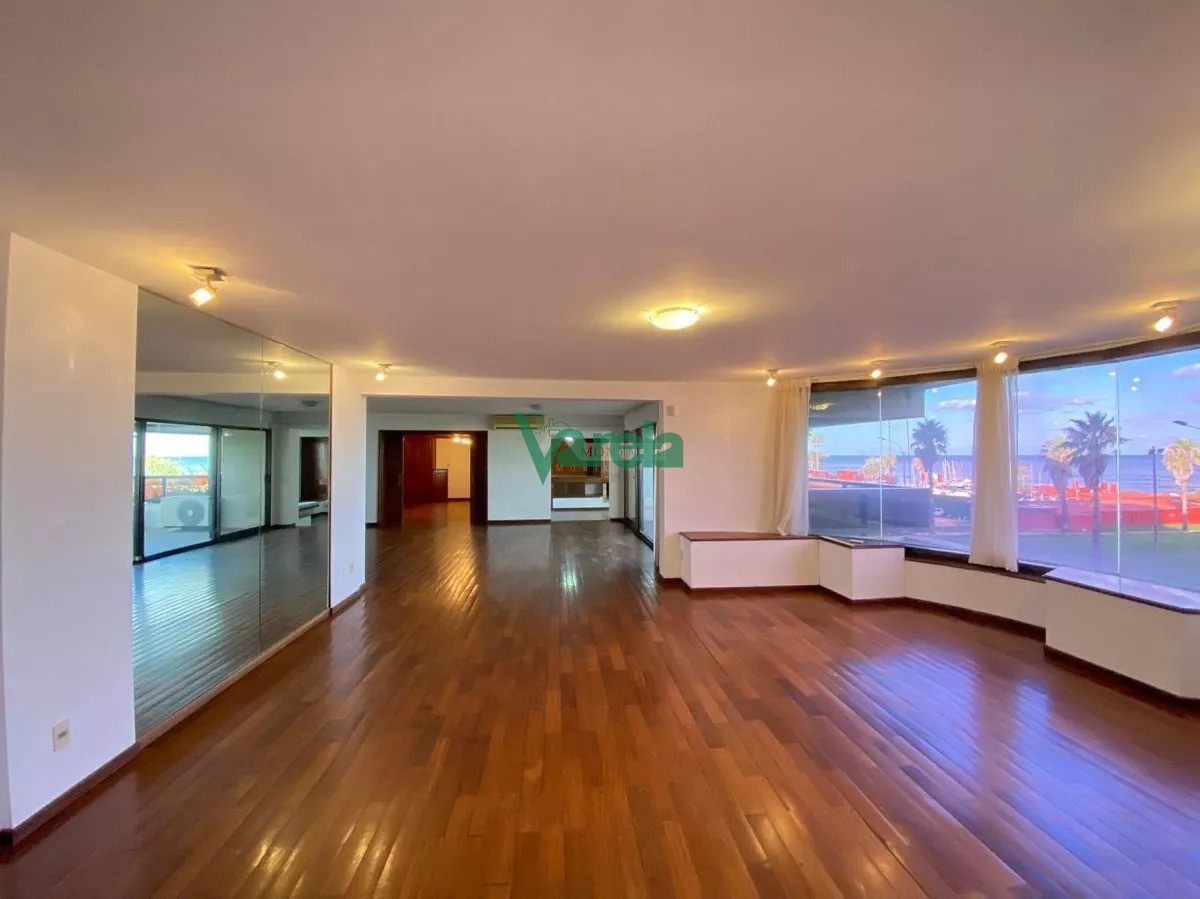 Apartamento ID.22651 - Venta apartamento 5 dormitorios garage 4 baños Punta Carretas