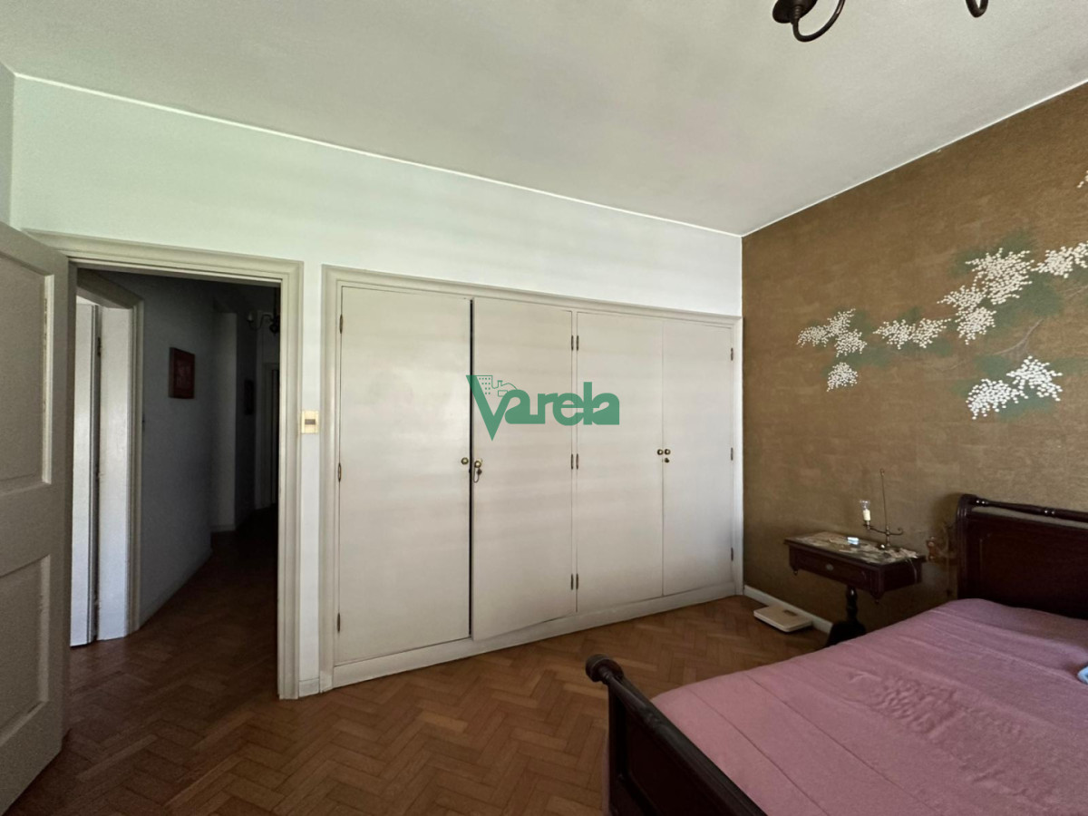 Apartamento ID.22907 - Venta apartamento Punta Carretas 3 dormitorios, servicio, terraza, garage