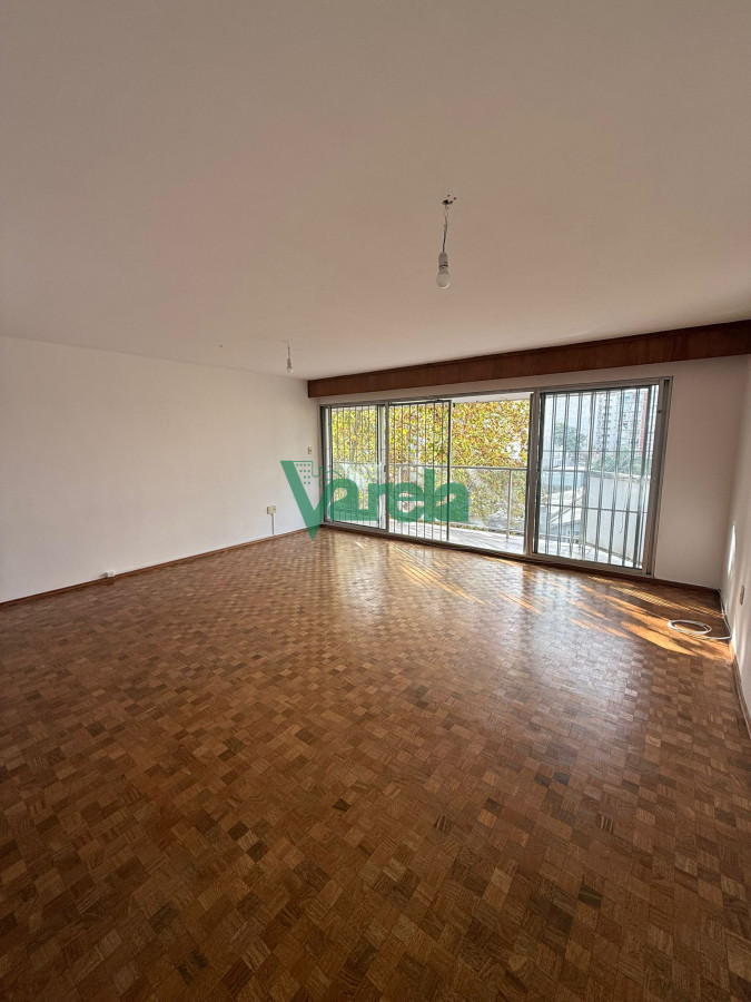 Apartamento ID.22618 - Venta Apartamento 3 Dormitorios Servicio Garage Box Pocitos