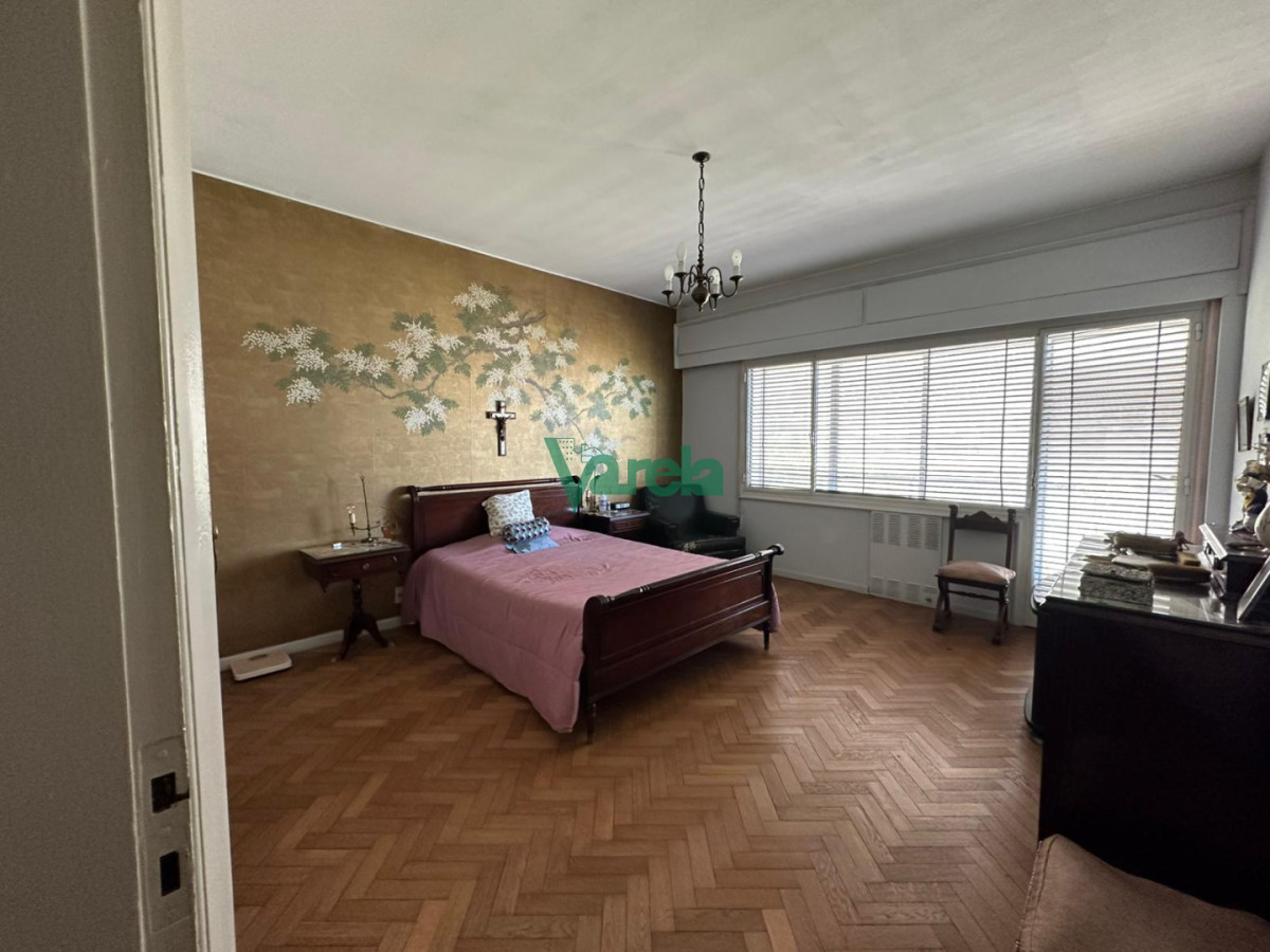 Apartamento ID.22907 - Venta apartamento Punta Carretas 3 dormitorios, servicio, terraza, garage