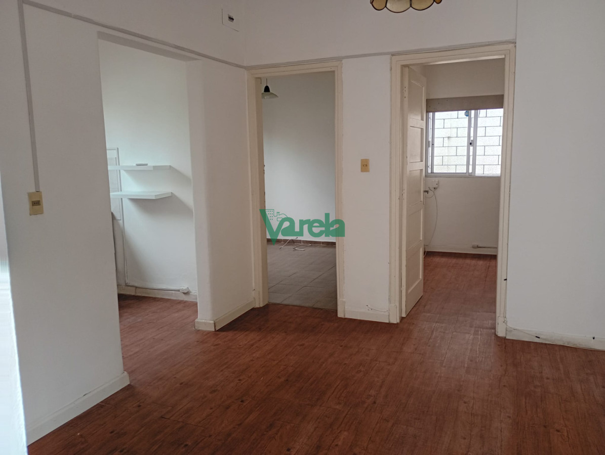 Apartamento ID.21781 - Venta apartamento, Malvín, 2 dorm, 1 baños, patio, a metros de la Rambla