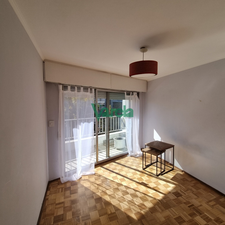 Apartamento ID.21765 - Alquiler apartamento en Pocitos, 1 dormitorio+ 1 dorm de serv, 2 baños