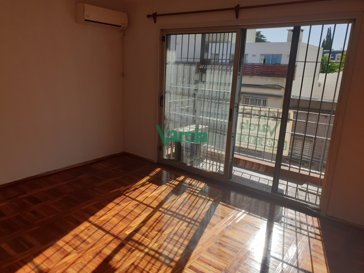 Apartamento ID.21460 - Alquiler apartamento Pocitos, 3 dormitorios, terraza, ascensor