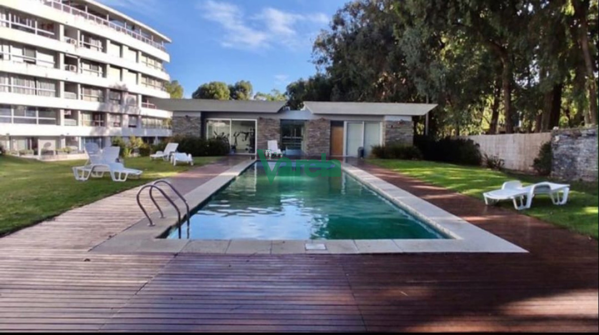 Apartamento ID.22827 - Venta apartamento Carrasco 2 dormitorios 2 baños, garaje doble