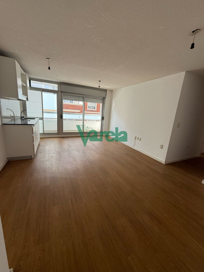 Apartamento ID.22575 - Venta Apartamento 2 dormitorios 1 baño Garage Tres Cruces Porteria