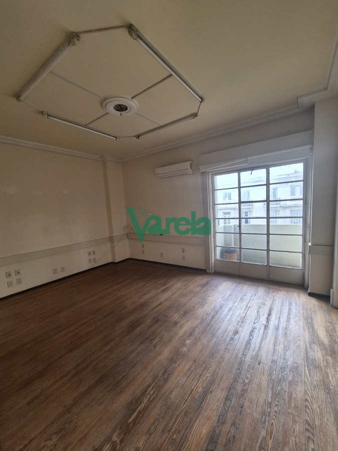 Apartamento ID.22246 - Venta oficina 18 de Julio esq Wilson Ferreira