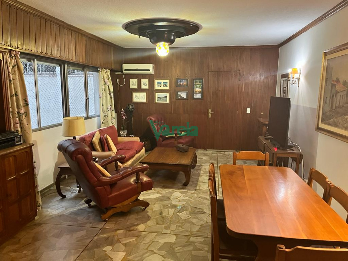 Apartamento ID.21720 - VENTA APARTAMENTO POCITOS, Rambla  220 m2,3dorm, 4 baños y gge