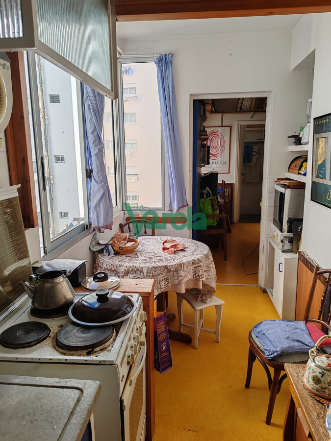 Apartamento ID.22572 - Venta apartamento Pocitos, 3 dormitorios, servicio, 3 baños, garage