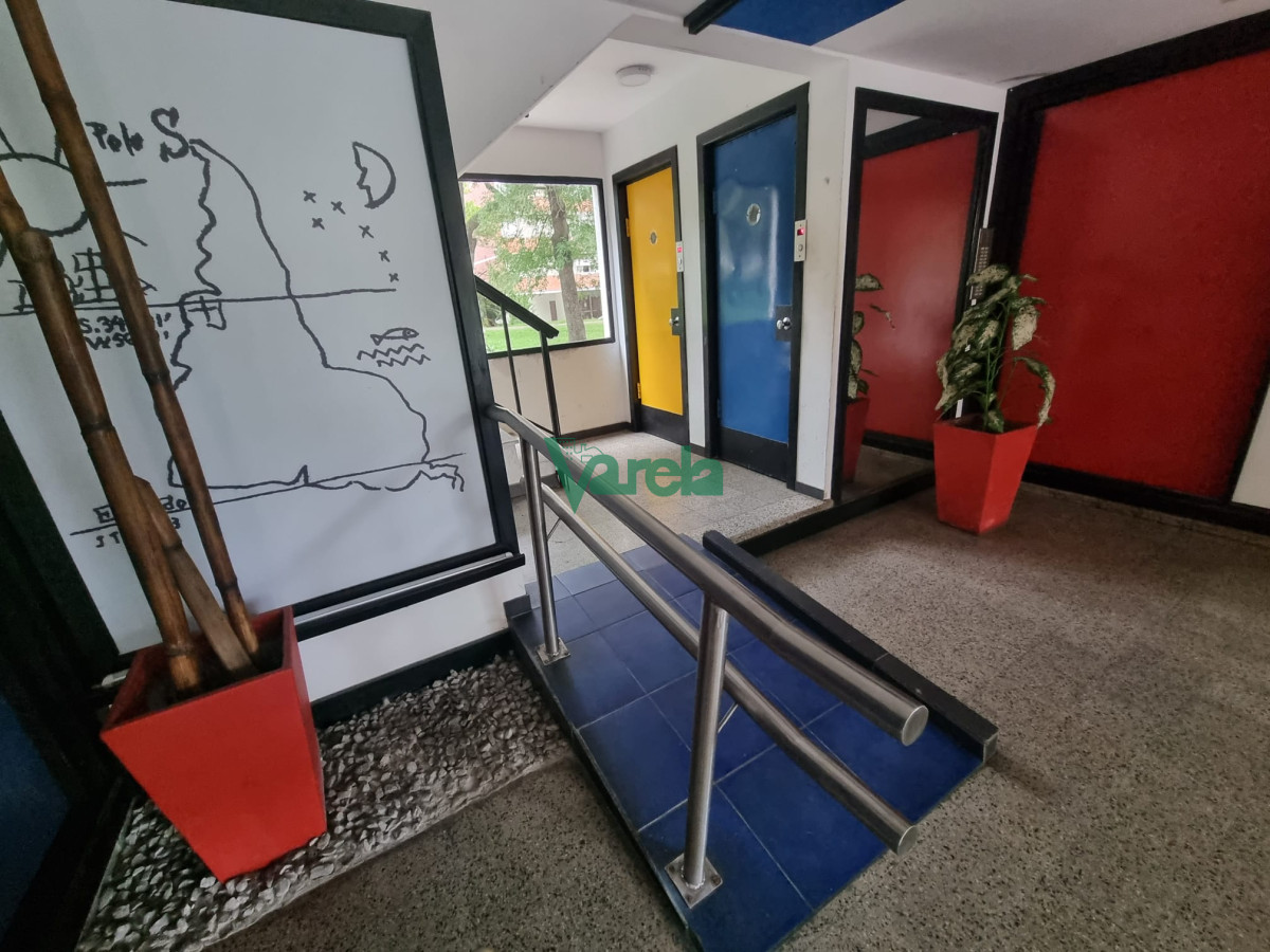 Apartamento ID.21982 - Apartamento venta, Parque Posadas Prado, 4 dormitorios 2 baños