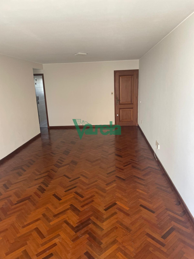 Apartamento ID.21871 - Venta apartamento Malvín 2dorm amplio,2 baños, gje, finas terminaciones